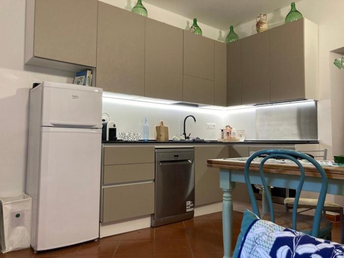 La Casa Delle Fiorentine Lägenhet La Spezia Exteriör bild